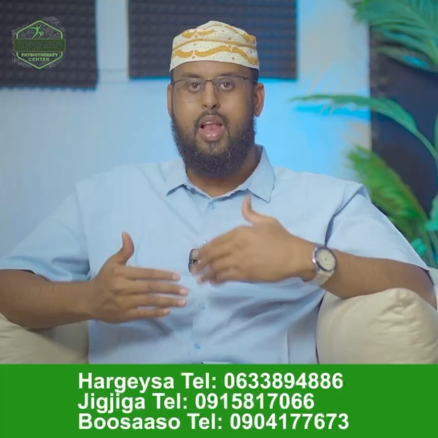 A man in a koofiyad speaking to camera